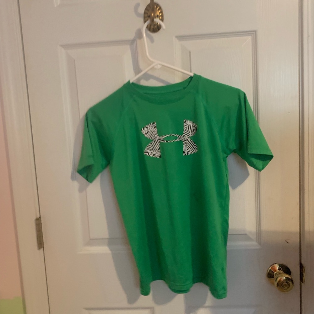 Under armed green t-shirt youth medium